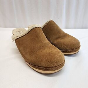 Crocs Sarah Women’s Size 9 Beige Leather & Faux Fur Clogs Mules Dual Comfort K